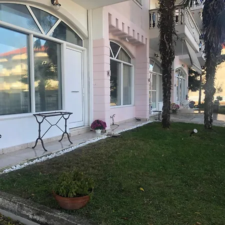 The Sunny αριδαια-λουτρά ποζαρ Aridaía